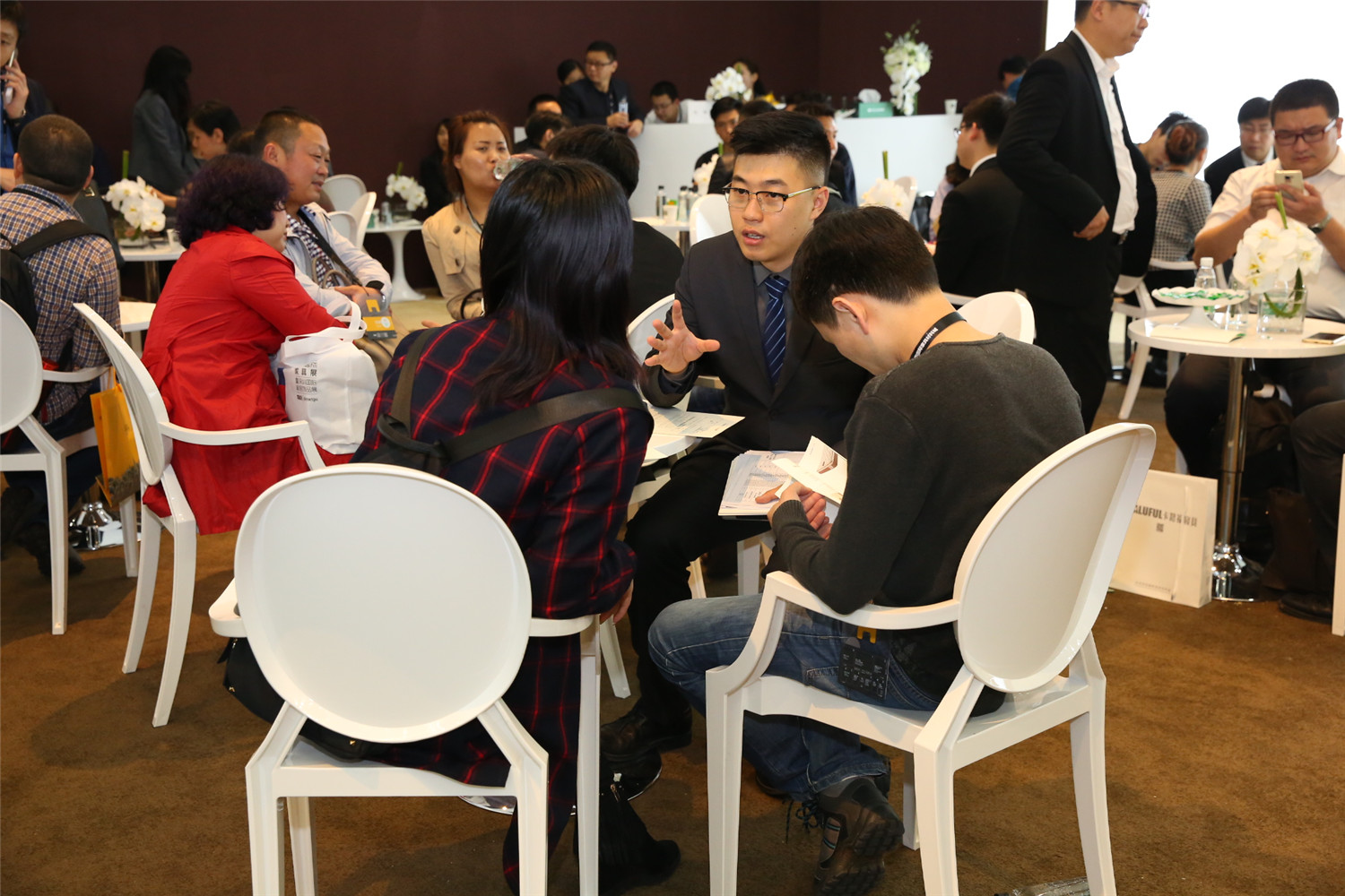 深圳國際家具展:雅蘭共簽約數(shù)百家經(jīng)銷商!刷新記錄(圖10) 深圳國際家具展:雅蘭共簽約數(shù)百家經(jīng)銷商!刷新記錄(圖10)