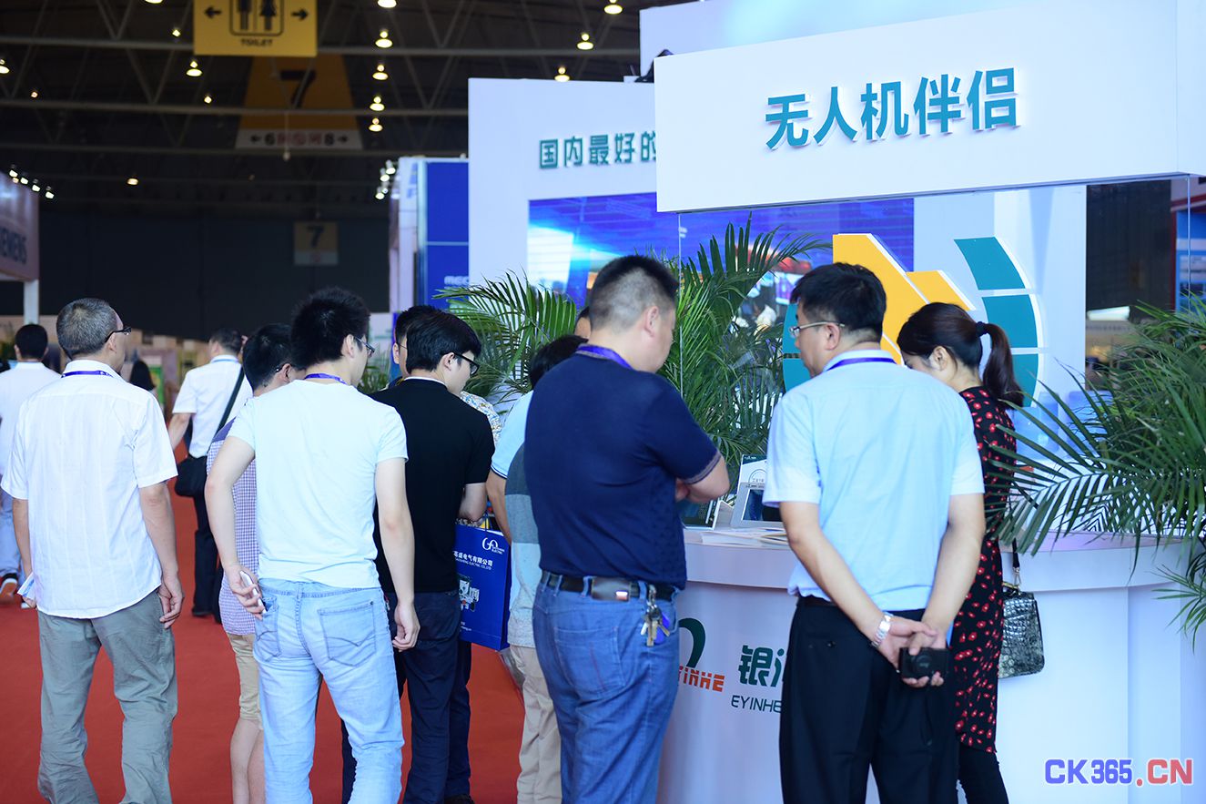 SIEP2016四川電力展5日?qǐng)A滿收官 12000人次參觀展覽(圖2)