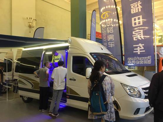 吸睛無(wú)數(shù) 福田圖雅諾搶眼2017中國(guó)國(guó)際房車展(圖2)